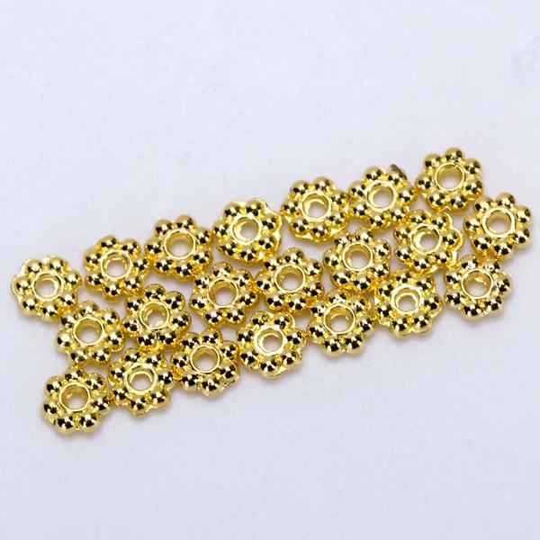 Crofta 100pcs Gold Daisy Flower Spacer Beads 4mm