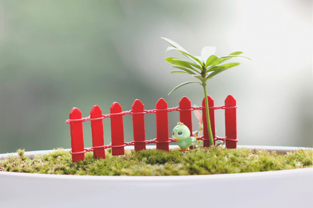 Crofta Wooden Mini Fence Moss Landscape Ornaments Accessories Garden Decor Red